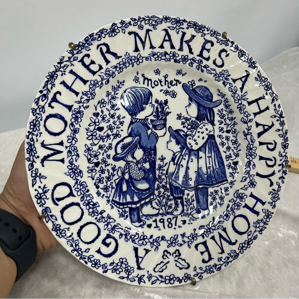 1987 Royal Crownford Norma Sherman Staffordshire England collectible plate